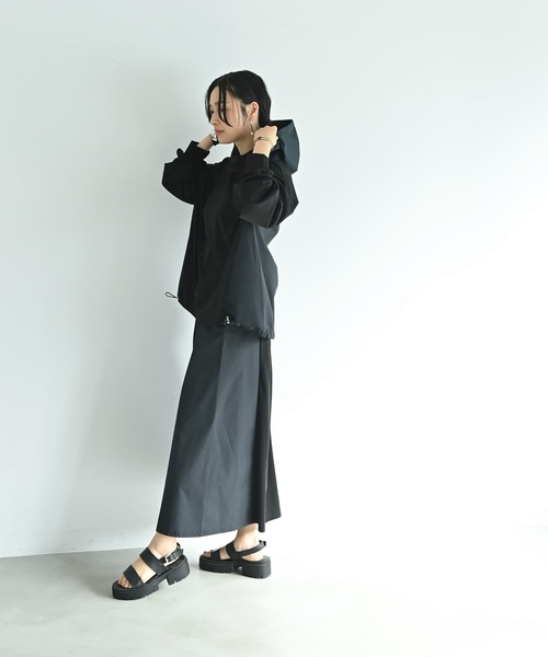 STYLE DELI(スタイルデリ)の「【BLK001】異素材使いフーディープルオーバー(パーカー・レディース・ベージュ/ブラック・FREE)」の6枚目の写真
