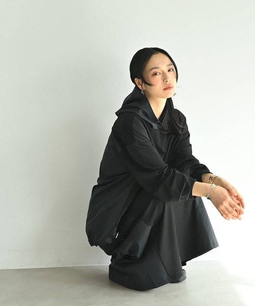 STYLE DELI(スタイルデリ)の「【BLK001】異素材使いフーディープルオーバー(パーカー・レディース・ベージュ/ブラック・FREE)」の9枚目の写真
