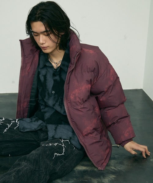 Shoowtime(ショウタイム)の「Abstract pattern all-over padded down jacket / アブストラクトパターンオールオーバー中綿ダウンジャケット(ダウンジャケット/コート・メンズ・レッド/ブラック×ホワイト/ブラック・MEDIUM/LARGE/X-LARGE/SMALL)」の5枚目の写真