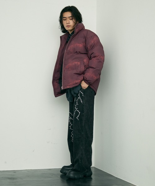Shoowtime(ショウタイム)の「Abstract pattern all-over padded down jacket / アブストラクトパターンオールオーバー中綿ダウンジャケット(ダウンジャケット/コート・メンズ・レッド/ブラック×ホワイト/ブラック・MEDIUM/LARGE/X-LARGE/SMALL)」の9枚目の写真