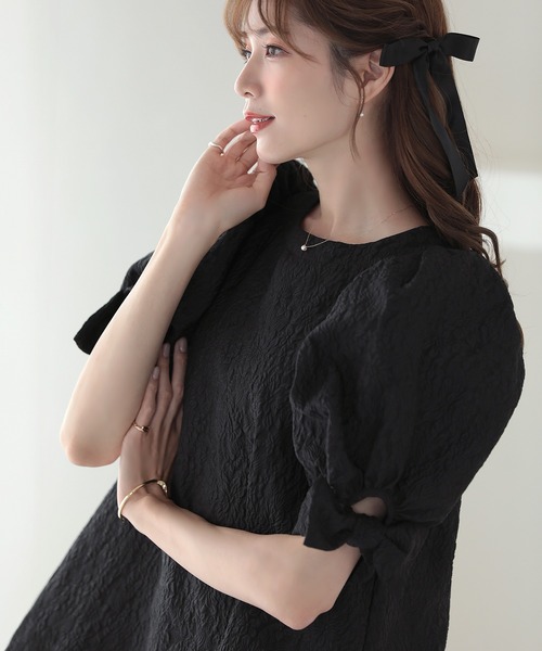 MERAKI(メラキ)の「袖リボンフラワージャガードトップス(シャツ/ブラウス・レディース・イエロー/ブラック/ホワイト/ブルーグレー/サーモンピンク・FREE)」の17枚目の写真
