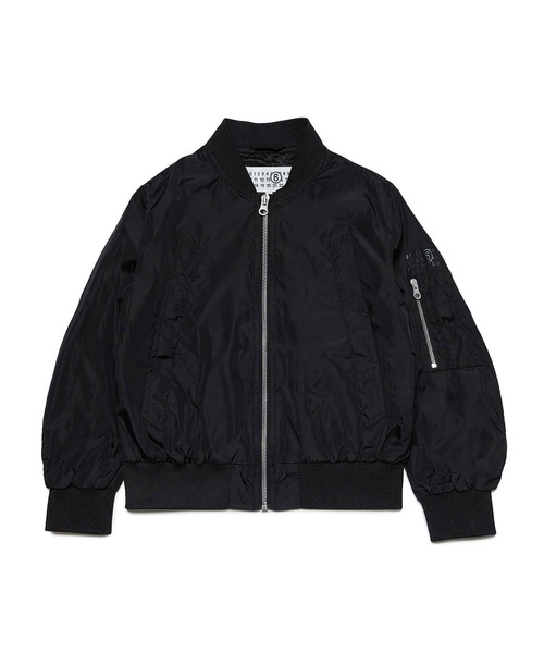 MM6 Maison Margiela(エムエムシックス メゾン マルジェラ)の「MM6 Maison Margiela(エムエムシックス メゾン マルジェラ)Kids & Junior ワンポイントブランドロゴジップアップブルゾン(ブルゾン・キッズ・ブラック・12Y/14Y/16Y/10Y)」の3枚目の写真