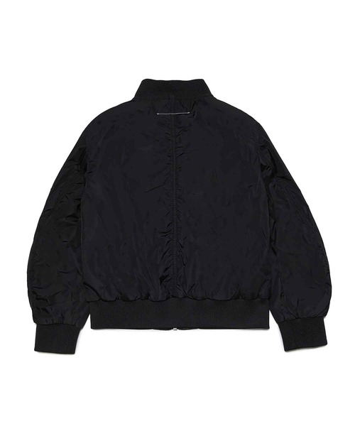 MM6 Maison Margiela(エムエムシックス メゾン マルジェラ)の「MM6 Maison Margiela(エムエムシックス メゾン マルジェラ)Kids & Junior ワンポイントブランドロゴジップアップブルゾン(ブルゾン・キッズ・ブラック・12Y/14Y/16Y/10Y)」の4枚目の写真