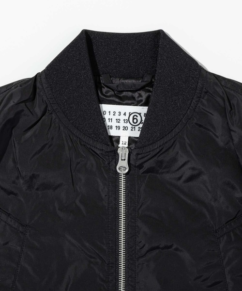 MM6 Maison Margiela(エムエムシックス メゾン マルジェラ)の「MM6 Maison Margiela(エムエムシックス メゾン マルジェラ)Kids & Junior ワンポイントブランドロゴジップアップブルゾン(ブルゾン・キッズ・ブラック・12Y/14Y/16Y/10Y)」の12枚目の写真