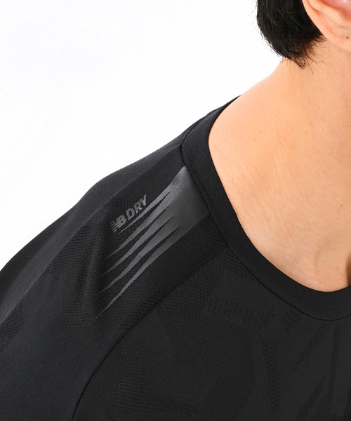 NEW BALANCE(ニューバランス)の「Black Out ジャガードメッシュニットショートスリーブTシャツ(Tシャツ/カットソー・メンズ・チャコールグレー/ベージュ/ブラック・LARGE/MEDIUM/SMALL)」の7枚目の写真