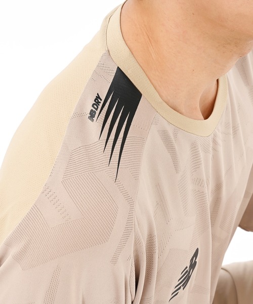 NEW BALANCE(ニューバランス)の「Black Out ジャガードメッシュニットショートスリーブTシャツ(Tシャツ/カットソー・メンズ・チャコールグレー/ベージュ/ブラック・LARGE/MEDIUM/SMALL)」の19枚目の写真