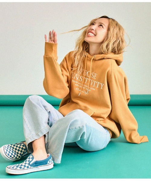 anap mimpi(アナップミンピ)の「裏起毛 メッセージ刺繍 ラグラン フード パーカー(パーカー・レディース・グレー/ピンク/キャメル・FREE)」の19枚目の写真