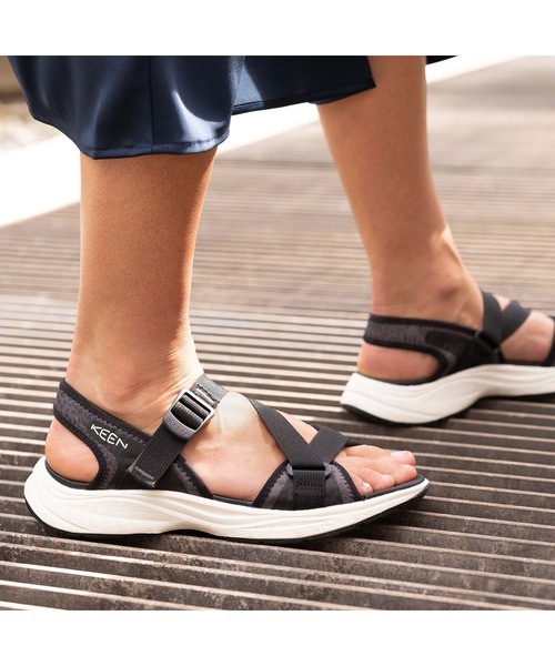 KEEN(キーン)の「LEIKI OT SANDAL / レイキ オープントウ サンダル / レディース サンダル(サンダル・レディース・ブラック・25.5cm/25cm/24.5cm/24cm/23.5cm/23cm/22.5cm)」の2枚目の写真