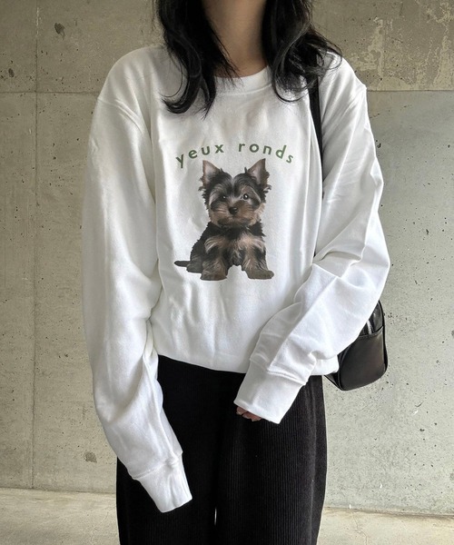 merrylatte(メリーラテ)の「【軽量】犬プリントスウェット トレーナー(スウェット・レディース・ホワイト・LARGE/MEDIUM)」の2枚目の写真