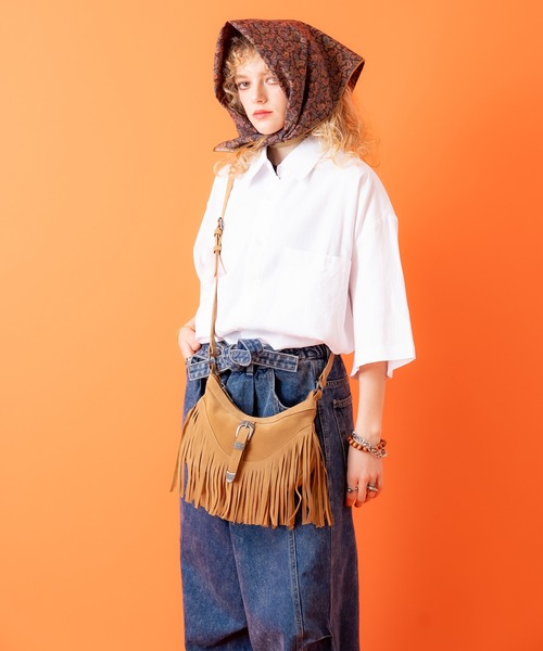 an meets zakka(アンミツザッカ)の「an meets zakka ウエスタンフリンジスエードハンドル2WAYショルダーバッグ(ショルダーバッグ・レディース・ブラック/ベージュ/ブラウン・ONESIZE)」の22枚目の写真