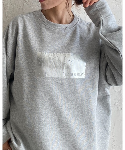 She's Closet(シーズクローゼット)の「オーバーサイズ長袖メタリック箔プリント裏毛スウェットプルオーバー(スウェット・レディース・オフホワイト/杢グレー/ブラック/チャコールグレー・FREE)」の5枚目の写真