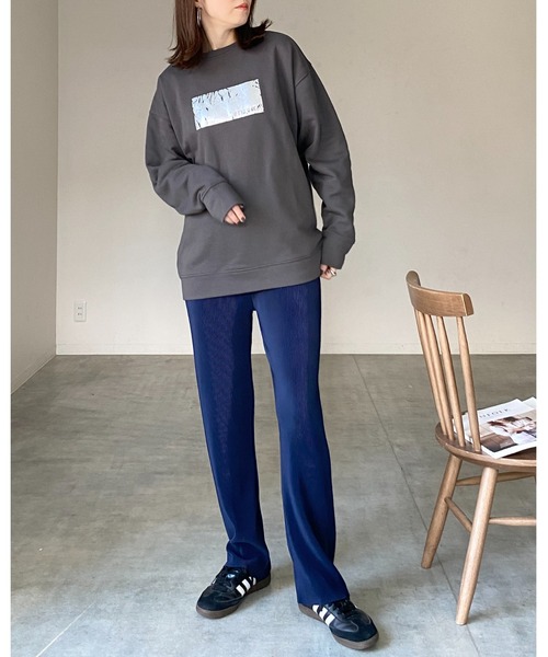 She's Closet(シーズクローゼット)の「オーバーサイズ長袖メタリック箔プリント裏毛スウェットプルオーバー(スウェット・レディース・オフホワイト/杢グレー/ブラック/チャコールグレー・FREE)」の11枚目の写真
