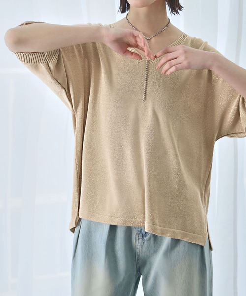 LOWO(ロワ)の「ラメ糸織Vネックニットトップス(ニット/セーター・レディース・グレー/オフホワイト/ベージュ/ブラック・FREE)」の4枚目の写真