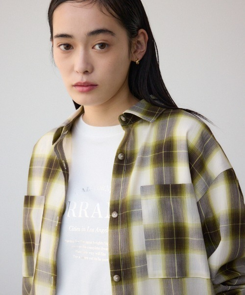 AZUL by moussy(アズールバイマウジー)の「オンブレチェックライトシャツ(シャツ/ブラウス・レディース・ブラック系その他/ブルー系その他/グリーン系その他2・FREE)」の1枚目の写真