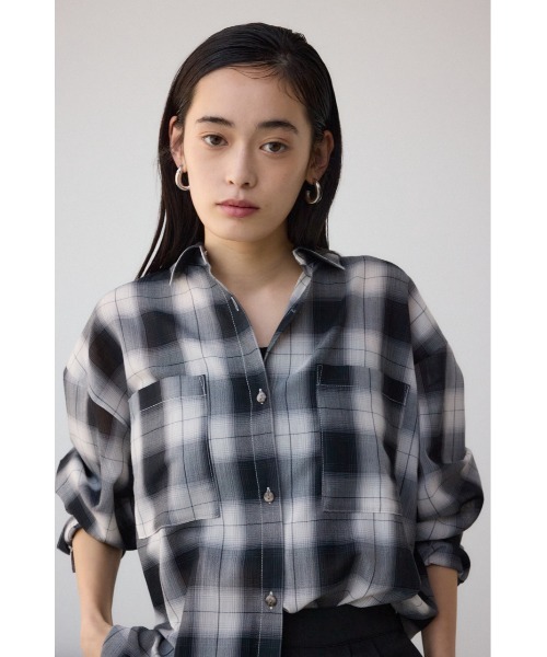 AZUL by moussy(アズールバイマウジー)の「オンブレチェックライトシャツ(シャツ/ブラウス・レディース・ブラック系その他/ブルー系その他/グリーン系その他2・FREE)」の11枚目の写真