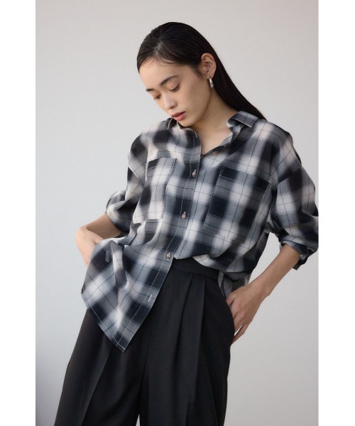 AZUL by moussy(アズールバイマウジー)の「オンブレチェックライトシャツ(シャツ/ブラウス・レディース・ブラック系その他/ブルー系その他/グリーン系その他2・FREE)」の10枚目の写真