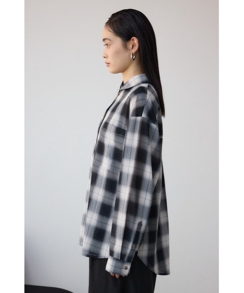 AZUL by moussy(アズールバイマウジー)の「オンブレチェックライトシャツ(シャツ/ブラウス・レディース・ブラック系その他/ブルー系その他/グリーン系その他2・FREE)」の7枚目の写真