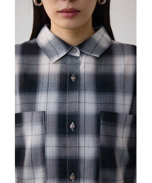 AZUL by moussy(アズールバイマウジー)の「オンブレチェックライトシャツ(シャツ/ブラウス・レディース・ブラック系その他/ブルー系その他/グリーン系その他2・FREE)」の5枚目の写真