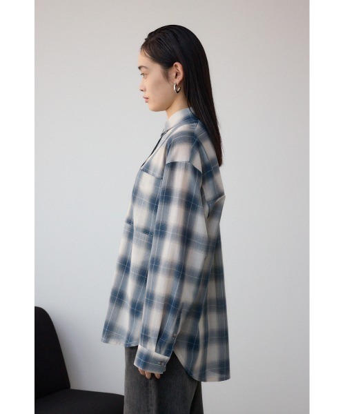 AZUL by moussy(アズールバイマウジー)の「オンブレチェックライトシャツ(シャツ/ブラウス・レディース・ブラック系その他/ブルー系その他/グリーン系その他2・FREE)」の16枚目の写真
