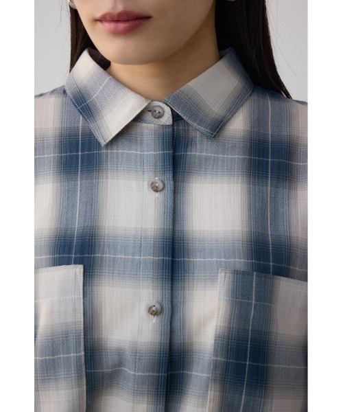 AZUL by moussy(アズールバイマウジー)の「オンブレチェックライトシャツ(シャツ/ブラウス・レディース・ブラック系その他/ブルー系その他/グリーン系その他2・FREE)」の14枚目の写真