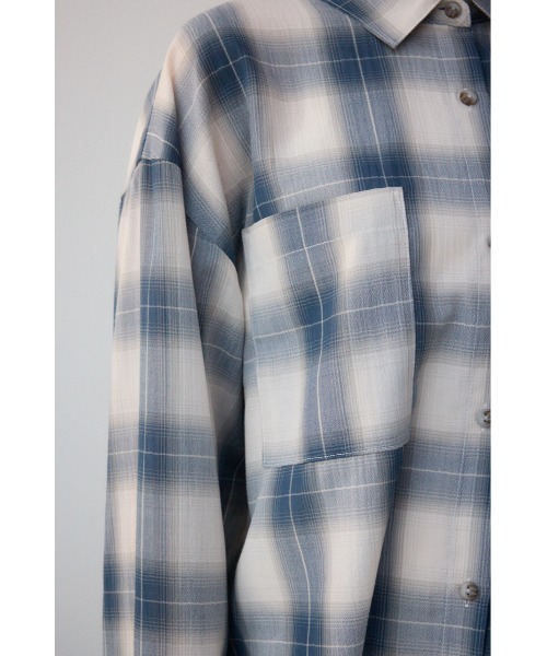 AZUL by moussy(アズールバイマウジー)の「オンブレチェックライトシャツ(シャツ/ブラウス・レディース・ブラック系その他/ブルー系その他/グリーン系その他2・FREE)」の13枚目の写真