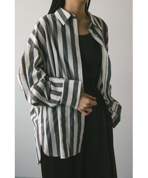 STYLEMIXER（スタイルミキサー）の「ストライプオーバーシャツ（シャツ/ブラウス・レディース・ライトグレー/ブラック・FREE）」の2枚目の写真