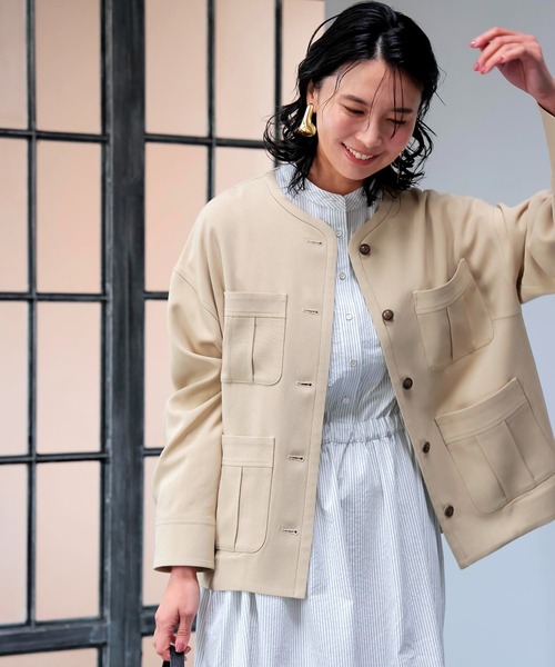 Jines(ジネス)の「テンセルポケットノーカラージャケット(ノーカラージャケット・レディース・ベージュ/ネイビー・38)」の2枚目の写真