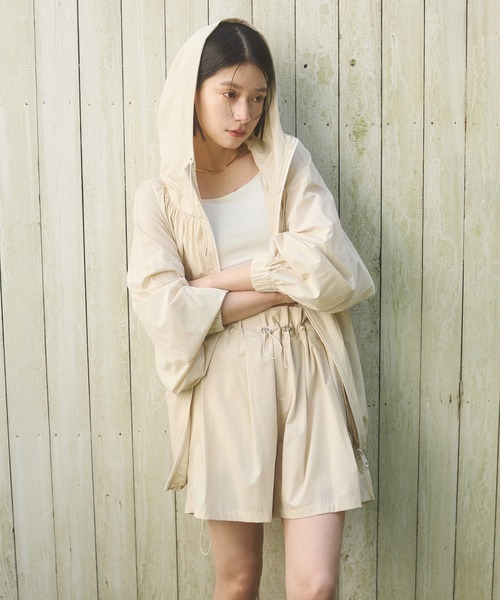 hunch（ハンチ）の「【接触冷感】フード付 ギャザーブルゾン（ブルゾン・レディース・モカ/ブラック/オフホワイト/ライトイエロー・FREE）」の2枚目の写真