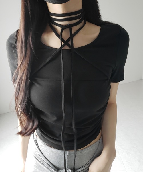 me+em select(ミームセレクト)の「【 2color 】クロスストラップロングチョーカー半袖リボントップス / cross strap long choker short sleeve ribbon tops(Tシャツ/カットソー・レディース・アイボリー/ブラック・FREE)」の4枚目の写真