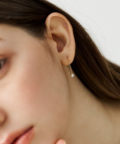 ete(エテ)の「パール チェーン ピアス(ピアス(両耳用)・レディース・イエローゴールド・FREE)」の4枚目の写真