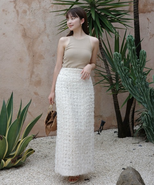 anuans（アニュアンス）の「エンブロイダリータイトスカート（スカート・レディース・ブラック/ベージュ/アイボリー・MEDIUM/SMALL）」の4枚目の写真