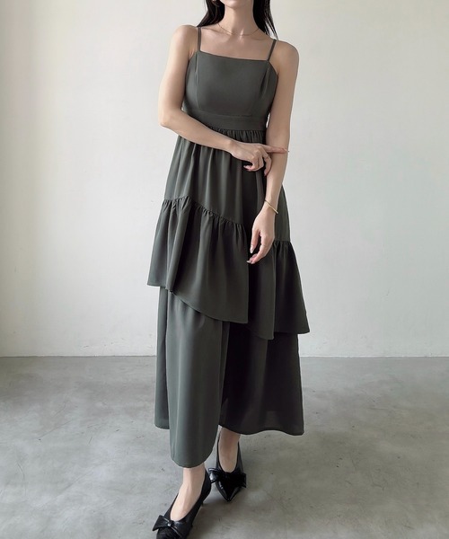 Meiru(メイル)の「アシメティアードキャミワンピース(ワンピース・レディース・ブラック/チャコール/アイボリー・SMALL/MEDIUM/LARGE)」の3枚目の写真