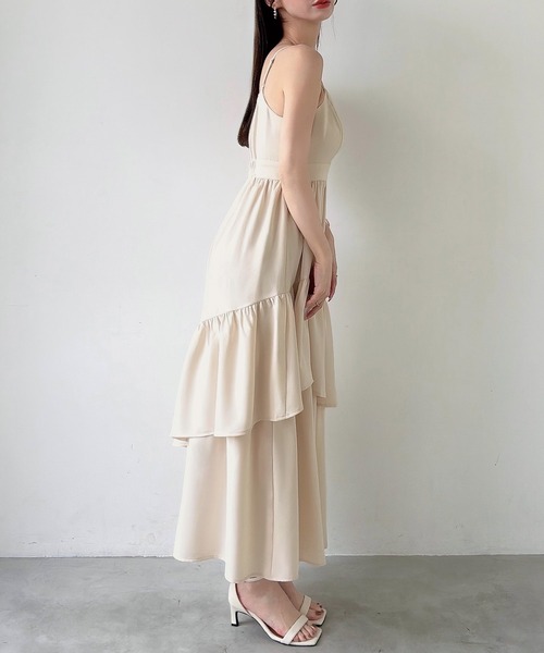 Meiru(メイル)の「アシメティアードキャミワンピース(ワンピース・レディース・ブラック/チャコール/アイボリー・SMALL/MEDIUM/LARGE)」の6枚目の写真
