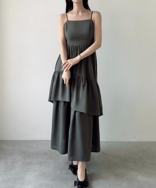 Meiru(メイル)の「アシメティアードキャミワンピース(ワンピース・レディース・ブラック/チャコール/アイボリー・SMALL/MEDIUM/LARGE)」の17枚目の写真