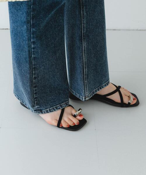 RODE SKO（ロデスコ）の「『MADE IN JAPAN』プチメタルクロスフラットサンダル（サンダル・レディース・ブラック/ダークブラウン・36/37/38）」の5枚目の写真