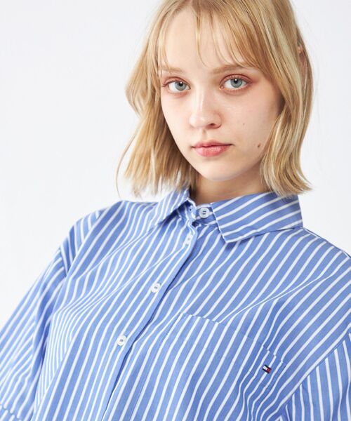 tommy jeans（トミー ジーンズ）の「ポプリンボクシーショートスリーブシャツ（シャツ/ブラウス・レディース・ホワイト/ブルー・32inch/34inch）」の5枚目の写真
