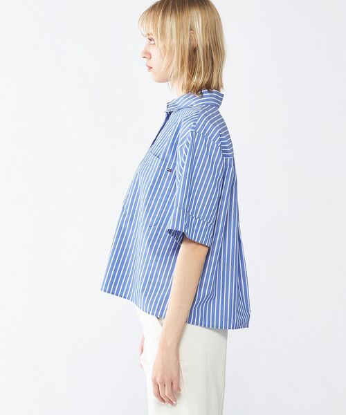 tommy jeans（トミー ジーンズ）の「ポプリンボクシーショートスリーブシャツ（シャツ/ブラウス・レディース・ホワイト/ブルー・32inch/34inch）」の8枚目の写真