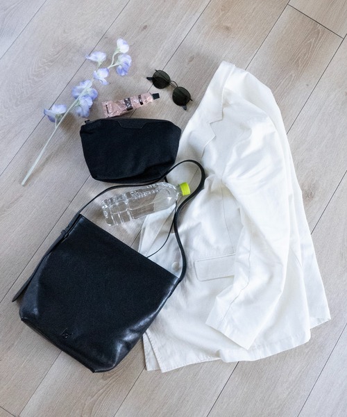 エーゼロ（エーゼロ）の「《牛革》ポーチ付きバケットショルダー（ショルダーバッグ・レディース・ブラック/グレイッシュベージュ・FREE）」の3枚目の写真