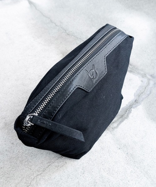 エーゼロ（エーゼロ）の「《牛革》ポーチ付きバケットショルダー（ショルダーバッグ・レディース・ブラック/グレイッシュベージュ・FREE）」の6枚目の写真