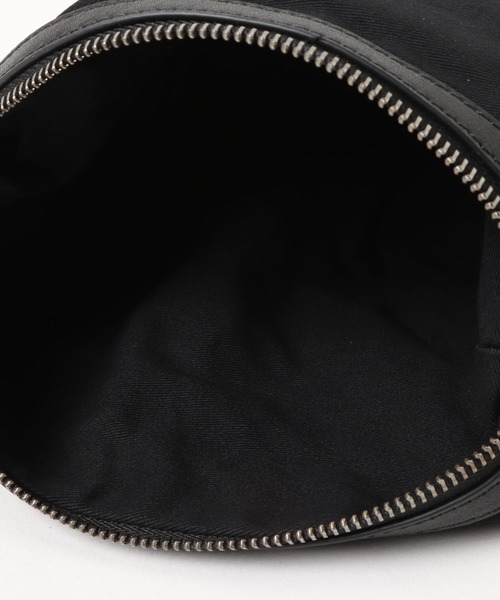 エーゼロ（エーゼロ）の「《牛革》ポーチ付きバケットショルダー（ショルダーバッグ・レディース・ブラック/グレイッシュベージュ・FREE）」の16枚目の写真