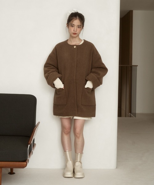 moi tytto(モイテュット)の「ノーカラーボアミドルコート(ノーカラーコート・レディース・チャコールグレー/ブラウン/ナチュラル・FREE)」の16枚目の写真