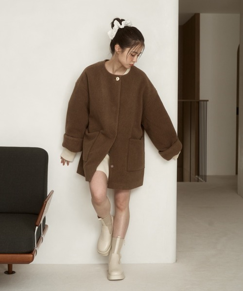 moi tytto(モイテュット)の「ノーカラーボアミドルコート(ノーカラーコート・レディース・チャコールグレー/ブラウン/ナチュラル・FREE)」の17枚目の写真