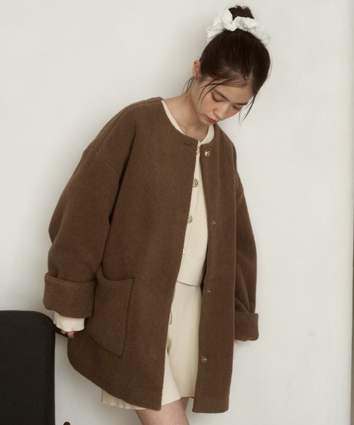 moi tytto(モイテュット)の「ノーカラーボアミドルコート(ノーカラーコート・レディース・チャコールグレー/ブラウン/ナチュラル・FREE)」の18枚目の写真