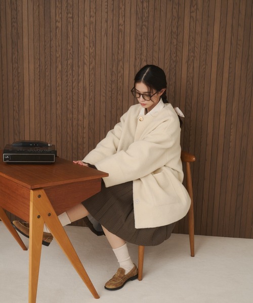 moi tytto(モイテュット)の「ノーカラーボアミドルコート(ノーカラーコート・レディース・チャコールグレー/ブラウン/ナチュラル・FREE)」の11枚目の写真