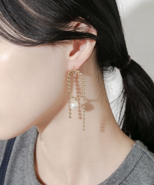 SMELLY(スメリー)の「ボールチェーンパールポイントピアス(ピアス(両耳用)・レディース・ゴールド系その他・-)」の1枚目の写真