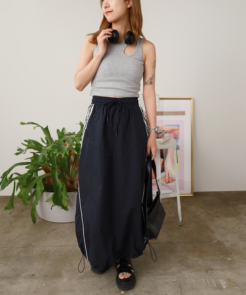 ROOPTOKYO（ループトウキョウ）の「カットアウトリブタイトタンクトップ 夏物 夏服（タンクトップ・レディース・ホワイト/ブラック/グリーン/グレー/ライトグレー/ライトベージュ・FREE）」の20枚目の写真