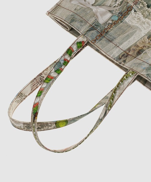 Acne Studios（アクネストゥディオズ）の「FN-UX-BAGS000204（トートバッグ・メンズ・ホワイト×グリーン・ONE SIZE）」の3枚目の写真