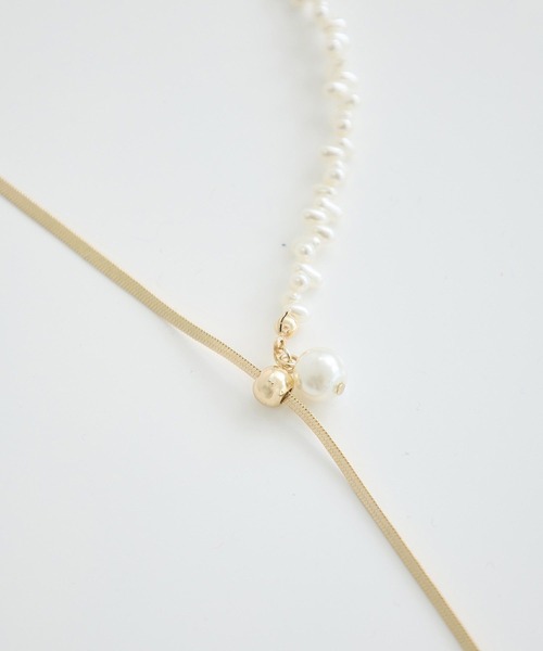 earth music&ecology（アースミュージックアンドエコロジー）の「スネークチェーン×パールスライドロングネックレス（ネックレス・レディース・ゴールド/シルバー・FREE）」の11枚目の写真