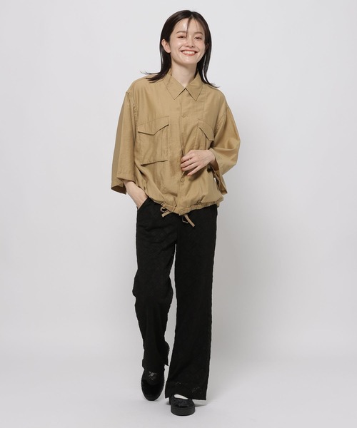 niko and...(ニコアンド)の「テロテロツイルワークシャツ(シャツ/ブラウス・レディース・ベージュ/ブラック・MEDIUM/LARGE)」の18枚目の写真