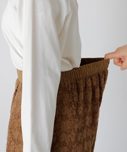HUG.U(ハグユー)の「ベロアレースワイドパンツ(その他パンツ・レディース・ブラウン/ブラック・レギュラー丈/トール丈)」の18枚目の写真